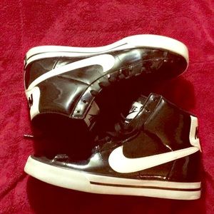 Nike womens Sweet Classic High shoes size 8M